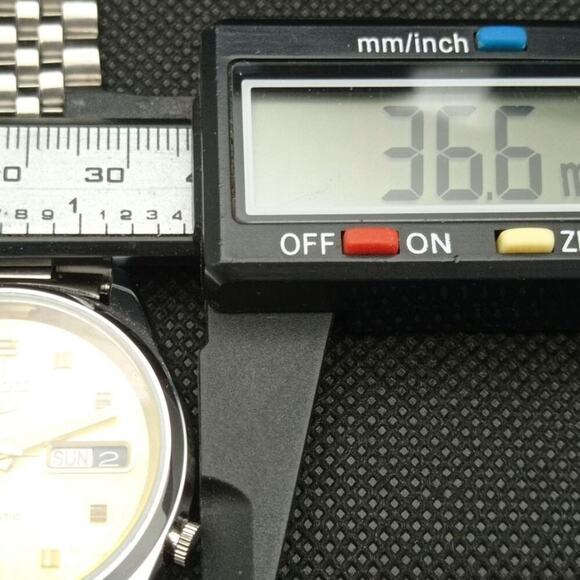 Vintage 1986 Seiko Automatic Mens Silver Watch W/daydate & Gold accents - Picture 7 of 8